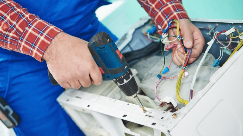 Balçova Ariston Ariston çamaşır makinesi kart tamiri – Su almama arızası orijinal parça ile giderildi. - Teknik servis örneği